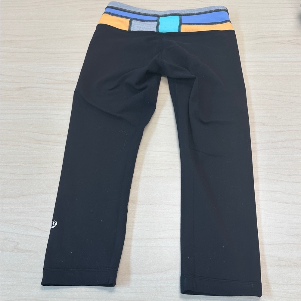 Lululemon cropped tights, leggings, yoga pants, measuring as size 4, reversible!